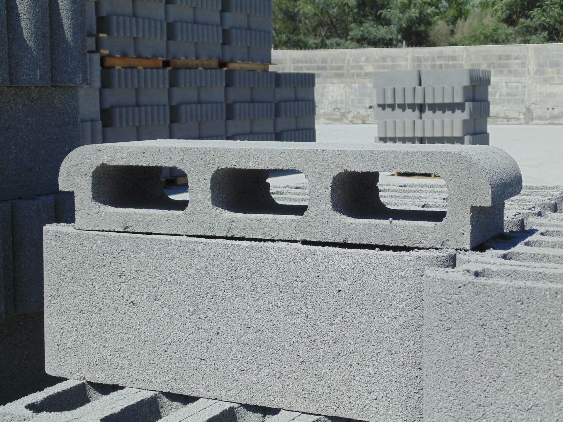 Producción de bloques de concreto de alta resistencia
